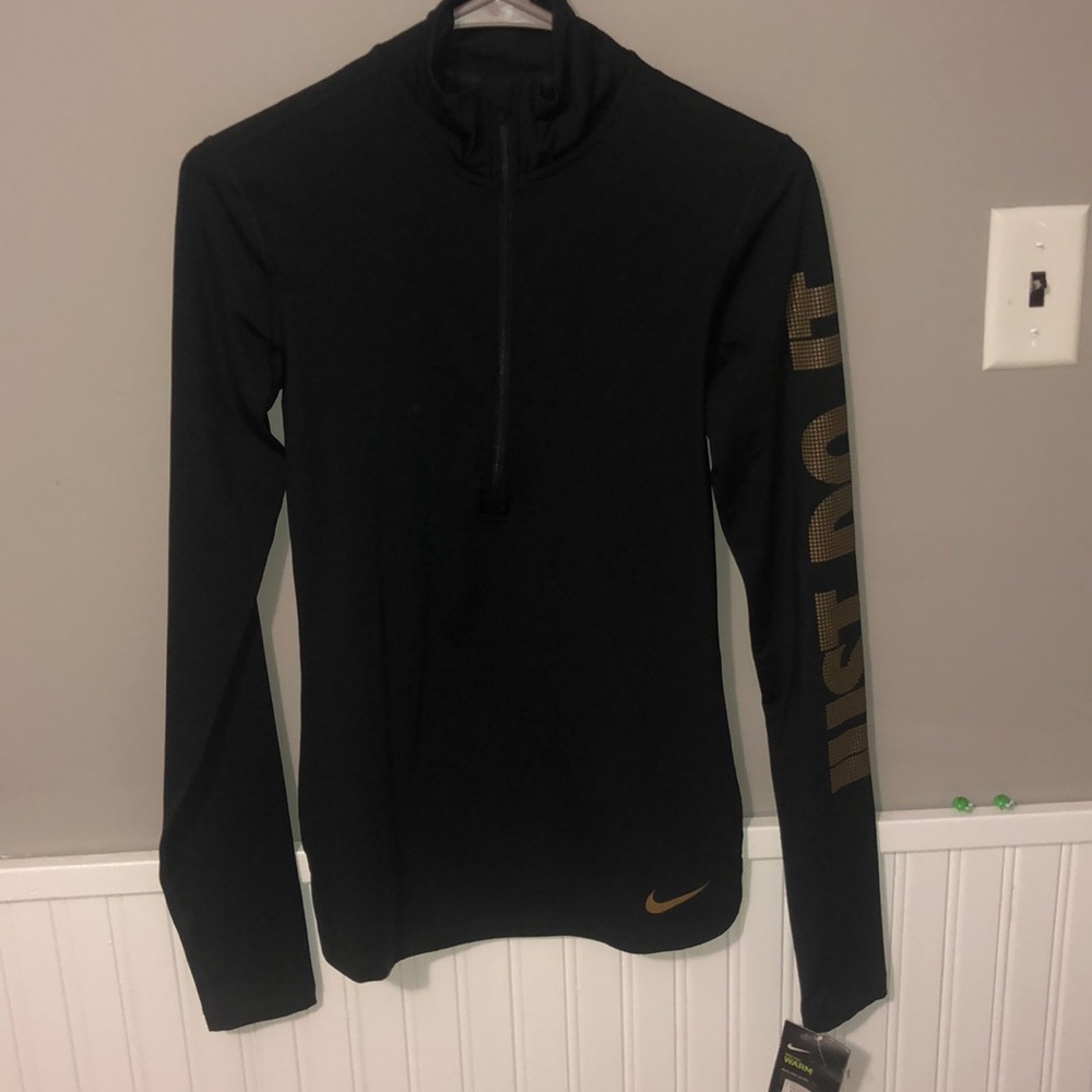 Nike quarterzip black with gold accents